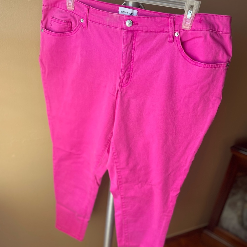 Pink Crown & Ivy skinny jean.